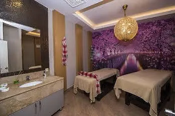 Palm World & Hotel *