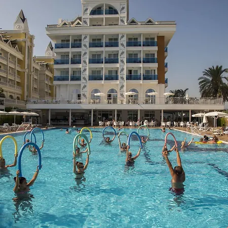 Hotel Palm World & *